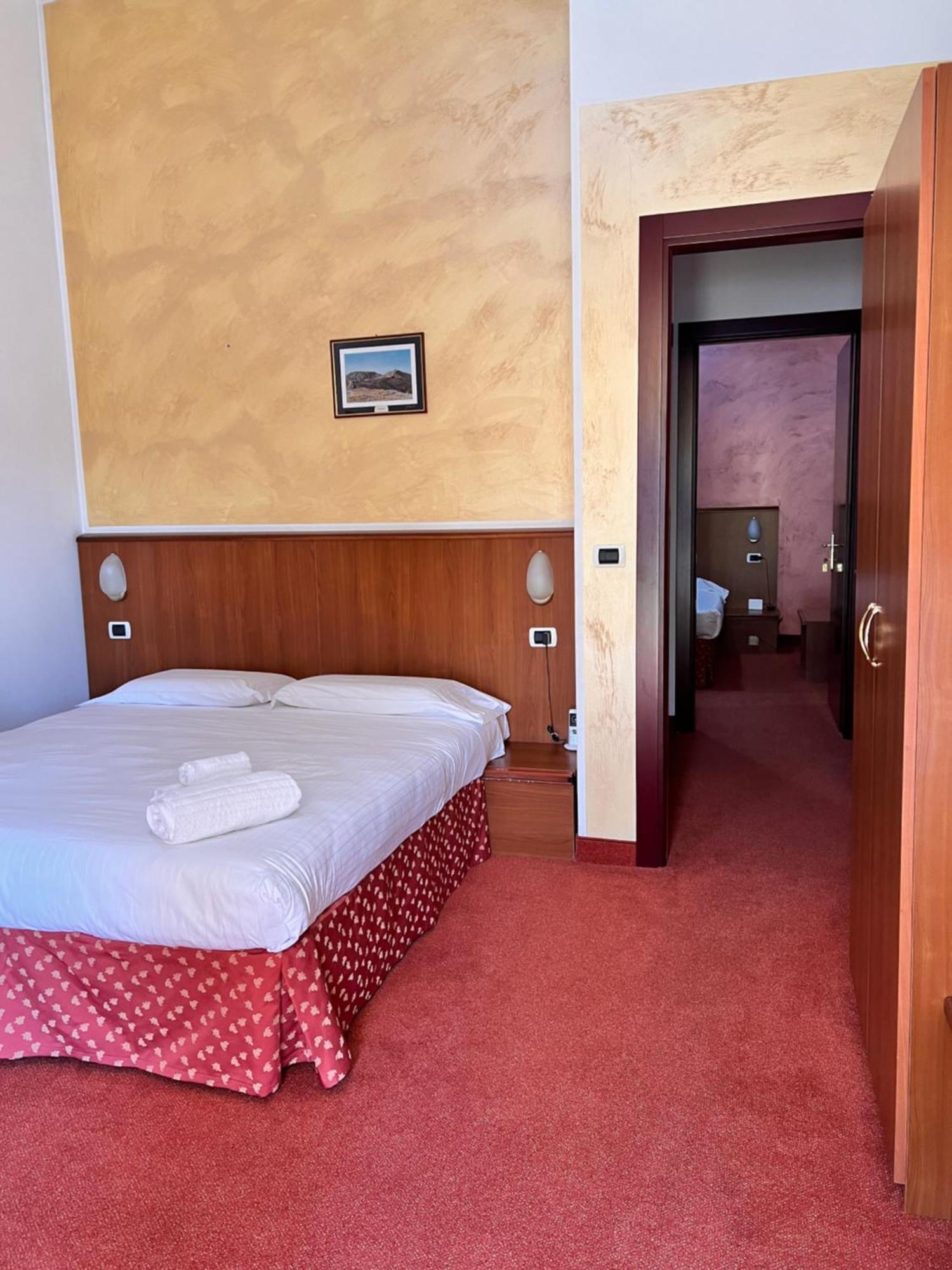 Fell Hotel Susa Exteriér fotografie